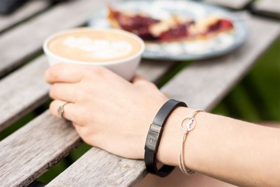 leather_bracelet_bewooden_1200x800_fashion